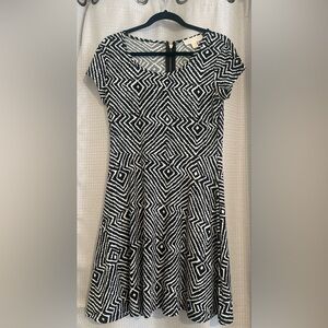 Women’s MICHAEL Michael Kors Black White A Line Swing‎ Dress Size Medium.